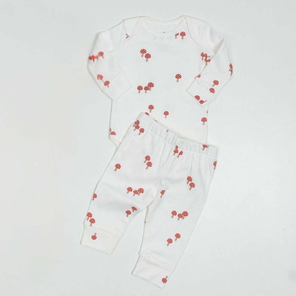Conjunto Off White com estampa de cogumelo