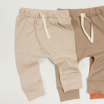 CALÇA LISA AVEIA COM BOLSO CANGURU