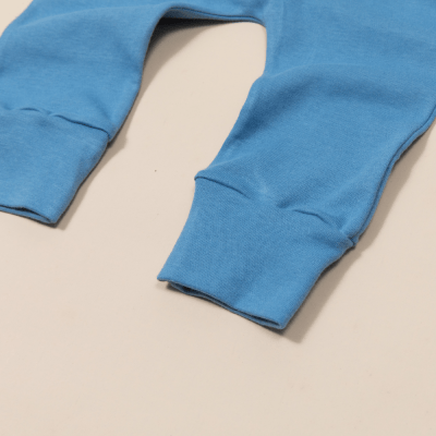 CALÇA LISA AZUL COM BOLSO FACA