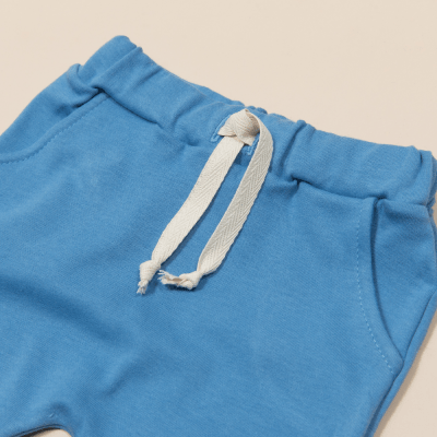 CALÇA LISA AZUL COM BOLSO FACA