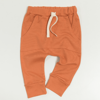 CALÇA LISA FERRUGEM COM BOLSO CANGURU