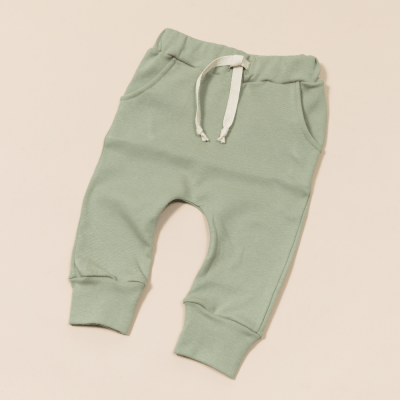 CALÇA VERDE COM BOLSO FACA