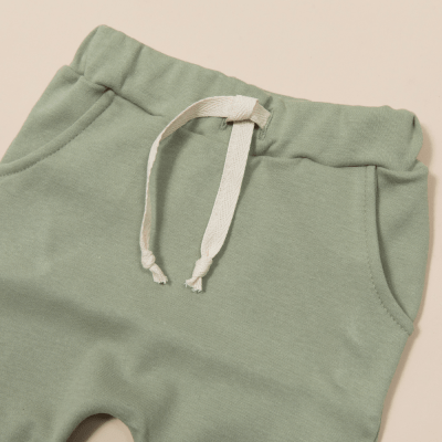 CALÇA VERDE COM BOLSO FACA