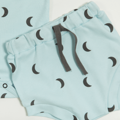 CONJUNTO BODY MANGA  CURTA E TAPA FRALDAS AZUL COM ESTAMPA DE LUA