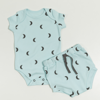 CONJUNTO BODY MANGA  CURTA E TAPA FRALDAS AZUL COM ESTAMPA DE LUA