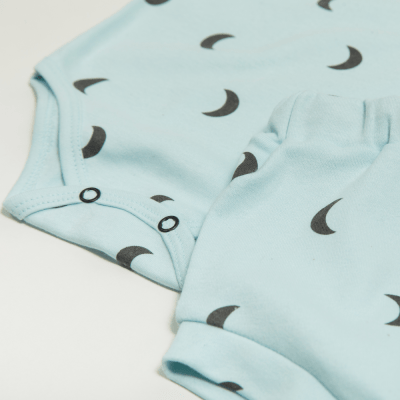 CONJUNTO BODY MANGA  CURTA E TAPA FRALDAS AZUL COM ESTAMPA DE LUA