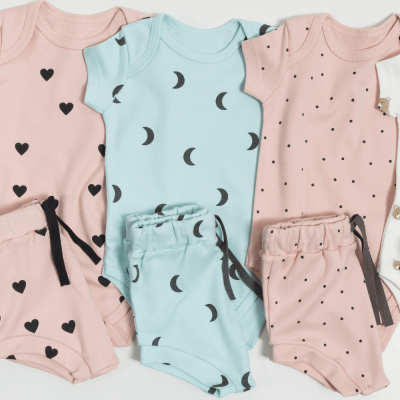 CONJUNTO BODY MANGA  CURTA E TAPA FRALDAS AZUL COM ESTAMPA DE LUA