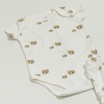 CONJUNTO BODY MANGA  CURTA E TAPA FRALDAS OFF WHITE COM ESTAMPA DE URSOS