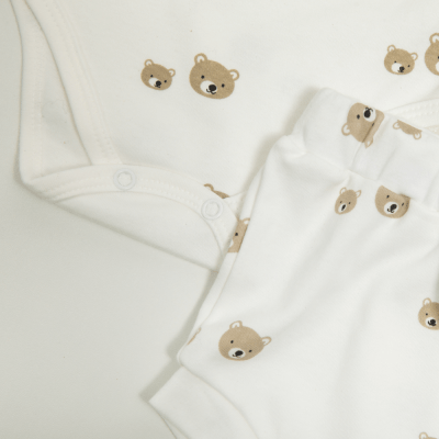 CONJUNTO BODY MANGA  CURTA E TAPA FRALDAS OFF WHITE COM ESTAMPA DE URSOS