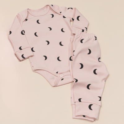 CONJUNTO BODY MANGA LONGA E CALÇA ROSA ESTAMPA LUA