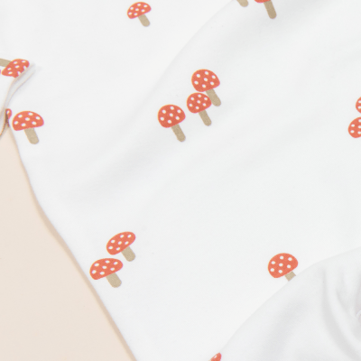 Conjunto Off White com estampa de cogumelo
