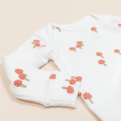 Conjunto Off White com estampa de cogumelo