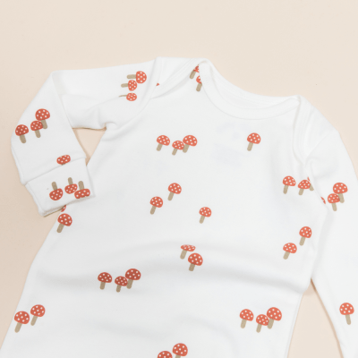 Conjunto Off White com estampa de cogumelo