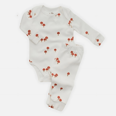 Conjunto Off White com estampa de cogumelo