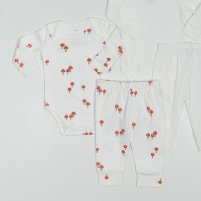 Conjunto Off White com estampa de cogumelo