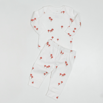Conjunto Off White com estampa de cogumelo